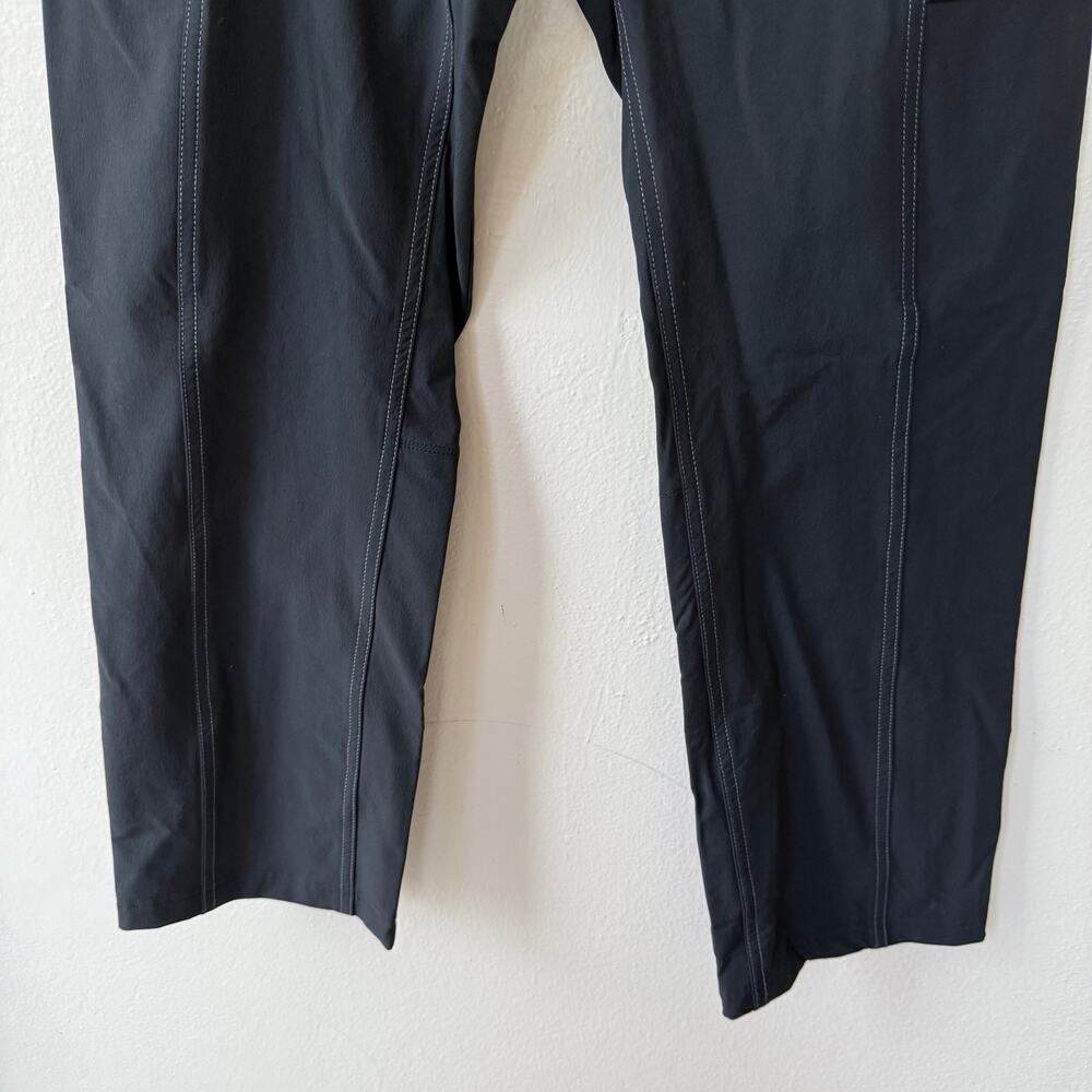 Kuhl Black size 4P Destroyr cargo pant and zippered pockets Size 4P - Picture 5 of 12